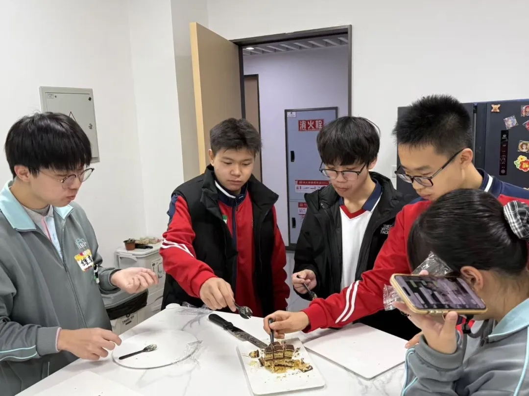 1765167697165289.jpg 1765167697165289.jpg