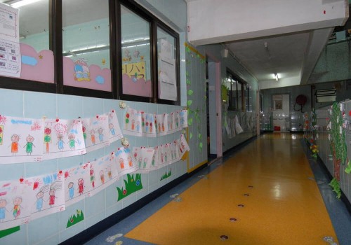 濠幼課室走廊壁報欄